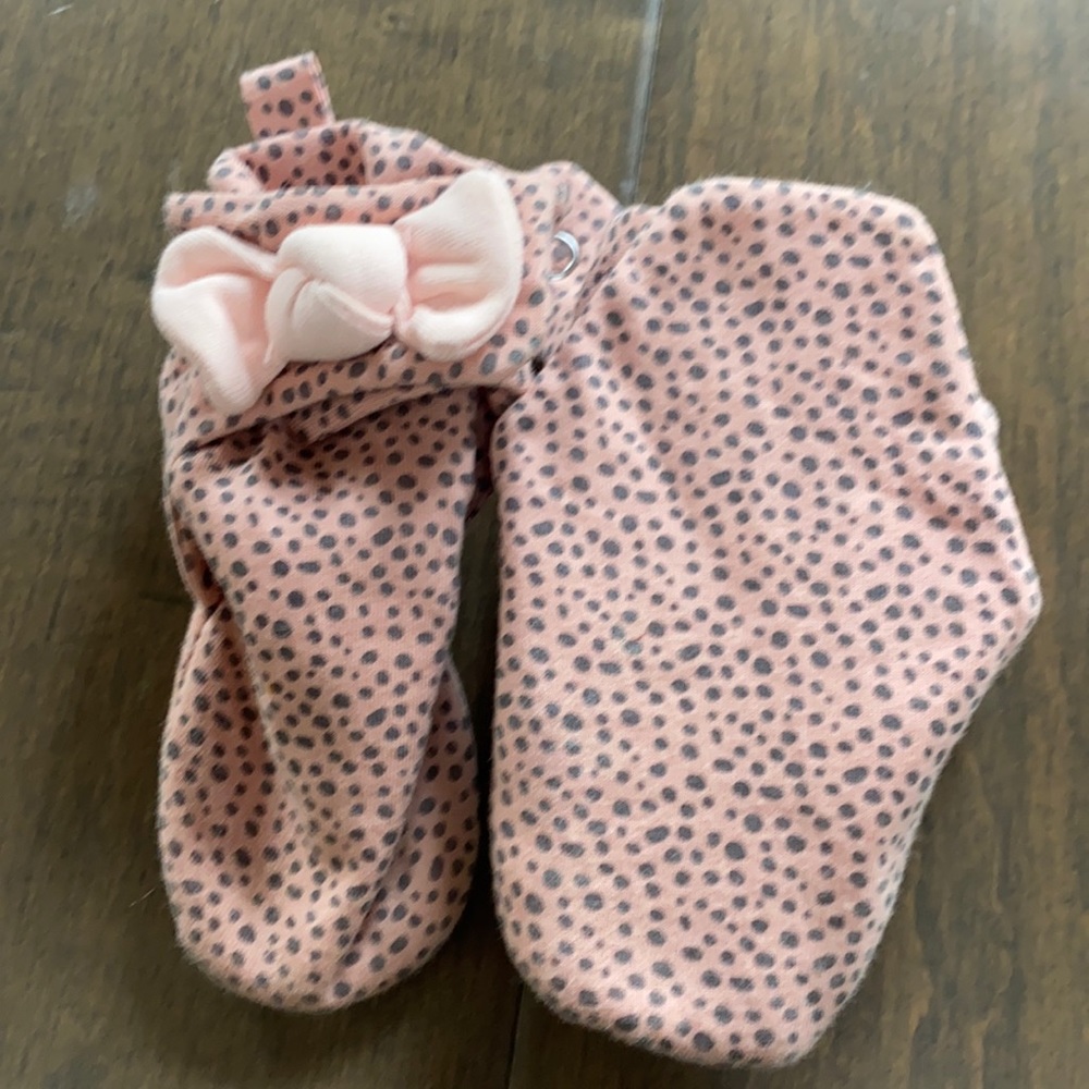 Robeez shoes spots with pink bow 6-12 months